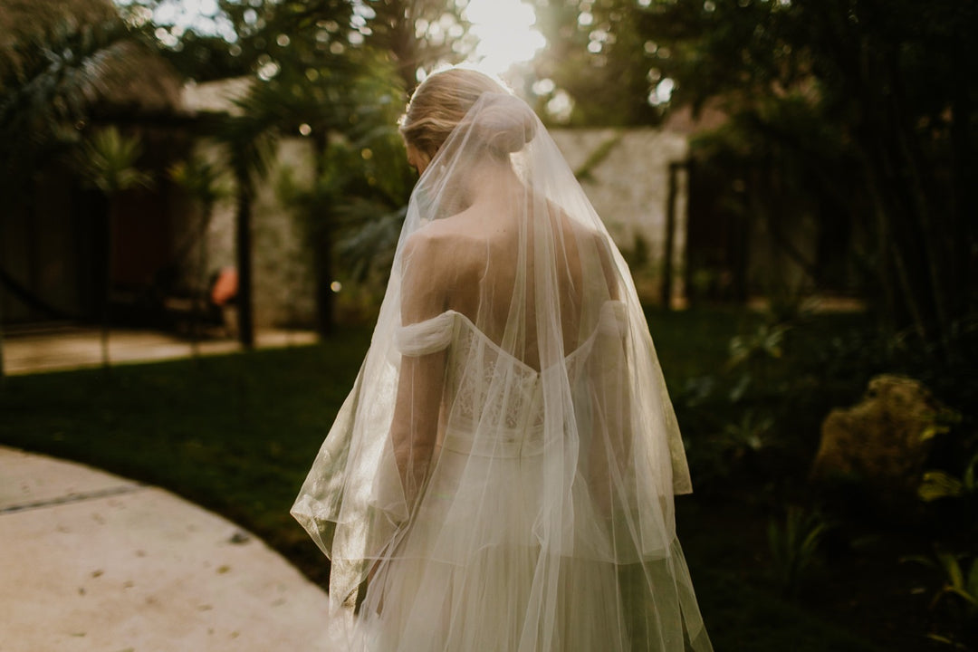 https://www.noononthemoon.com/cdn/shop/files/ARIA-sheer-wedding-veil-with-blusher-8.jpg?v=1699026432&width=1080