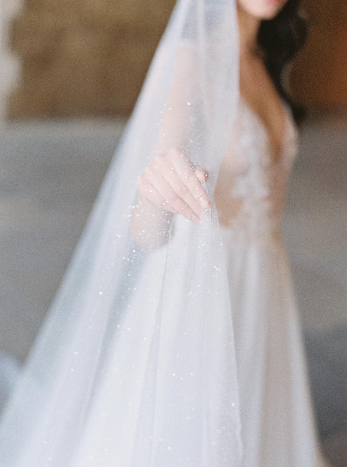 AURA | Long Sparkle Veil – Noon on the Moon