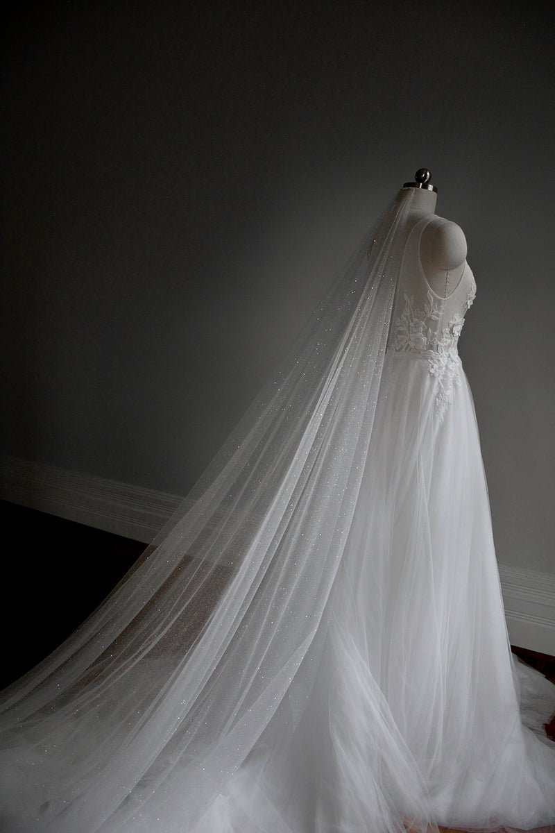 AURA long sparkle veil