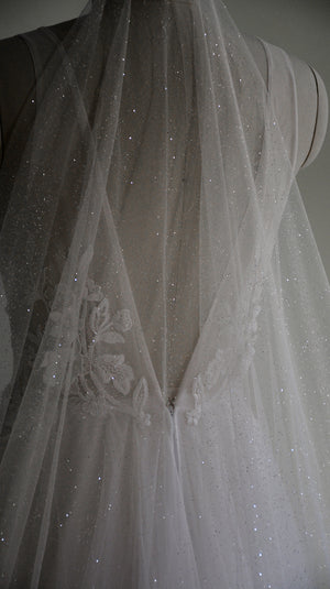 AURA long sparkle veil
