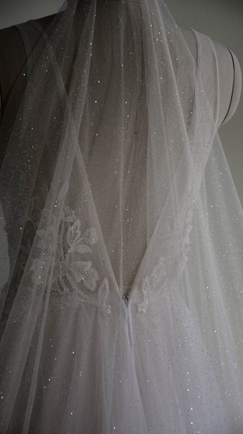 AURA long sparkle veil