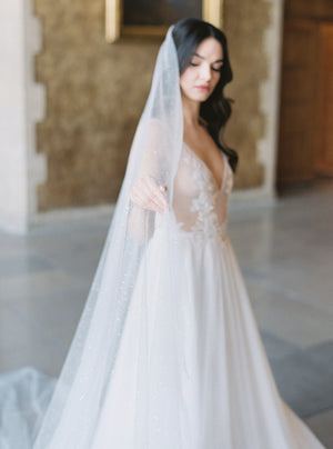 AURA long sparkle veil