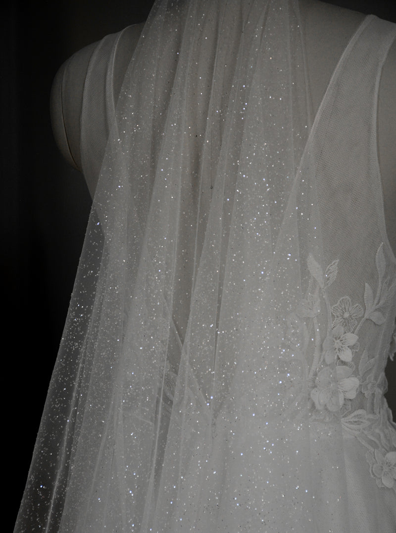 AURA long sparkle veil