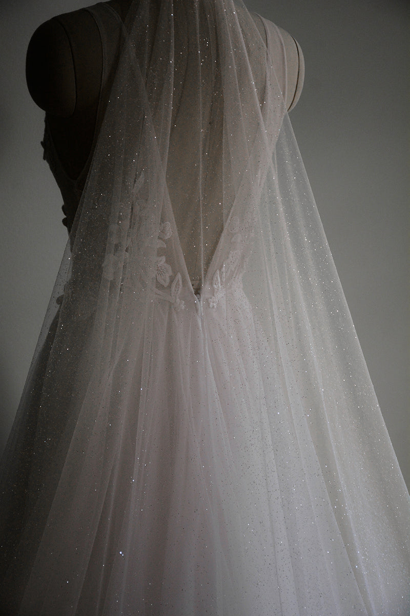 AURA long sparkle veil