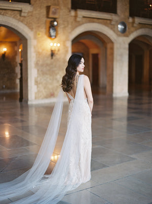 Detachable tulle wings.