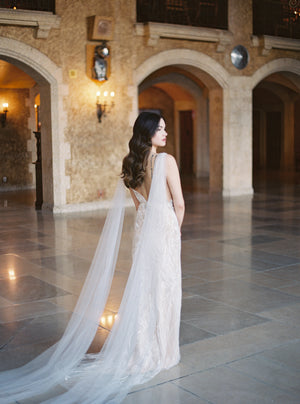 Detachable tulle wings.