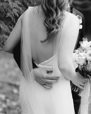 Detachable tulle wings.