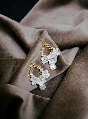 Floral bridal earrings.