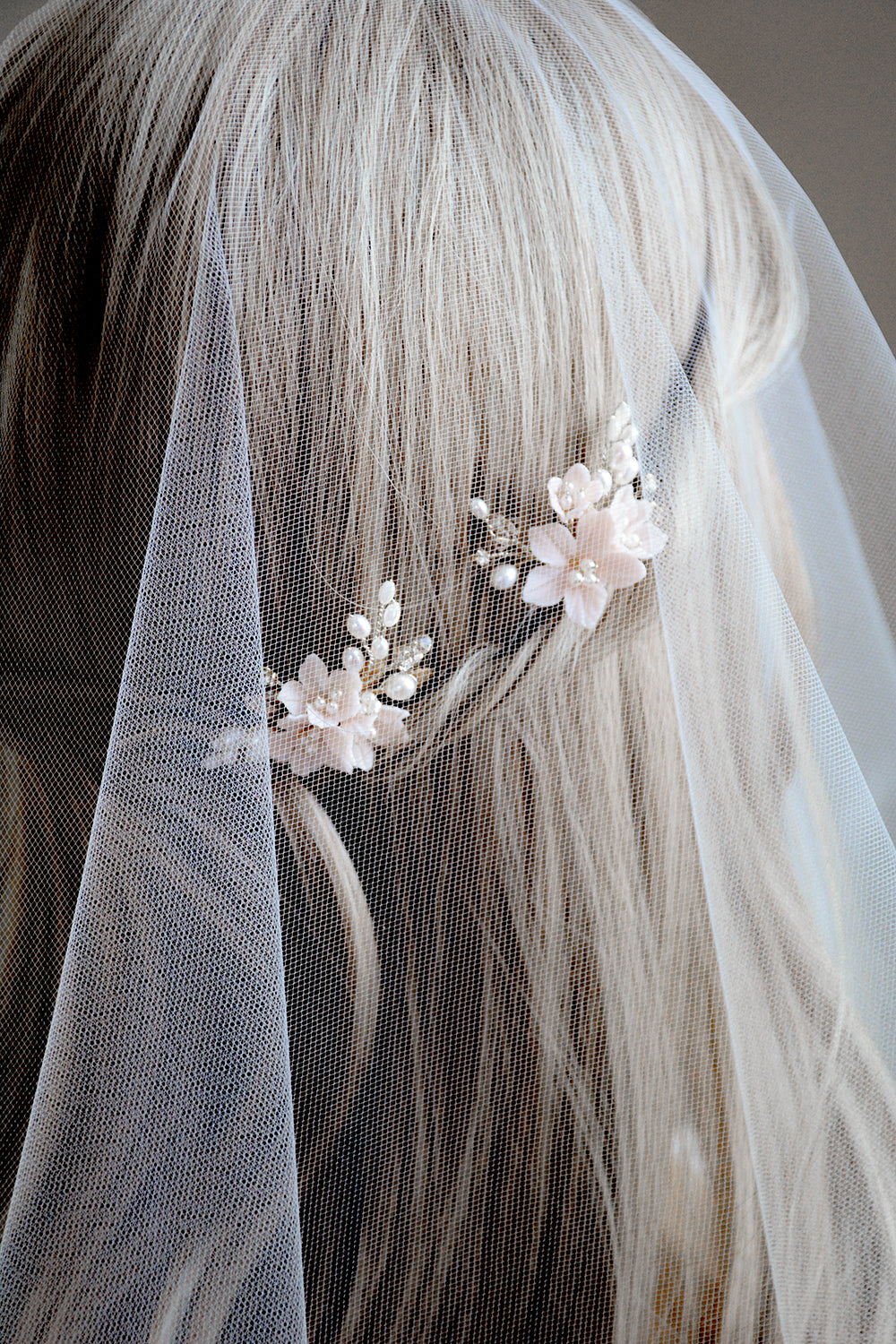 Faux Pearl Decor Bridal Veil With Hair Pin