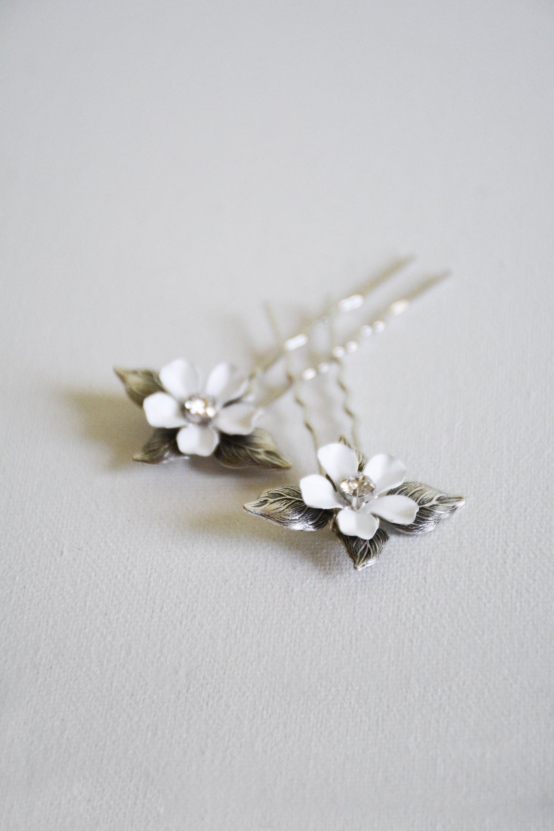 Floral hair pins in silver.