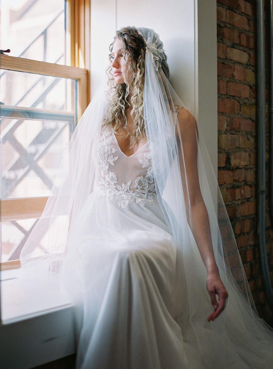 MANON  Juliet Cap Veil with Lace – Noon on the Moon