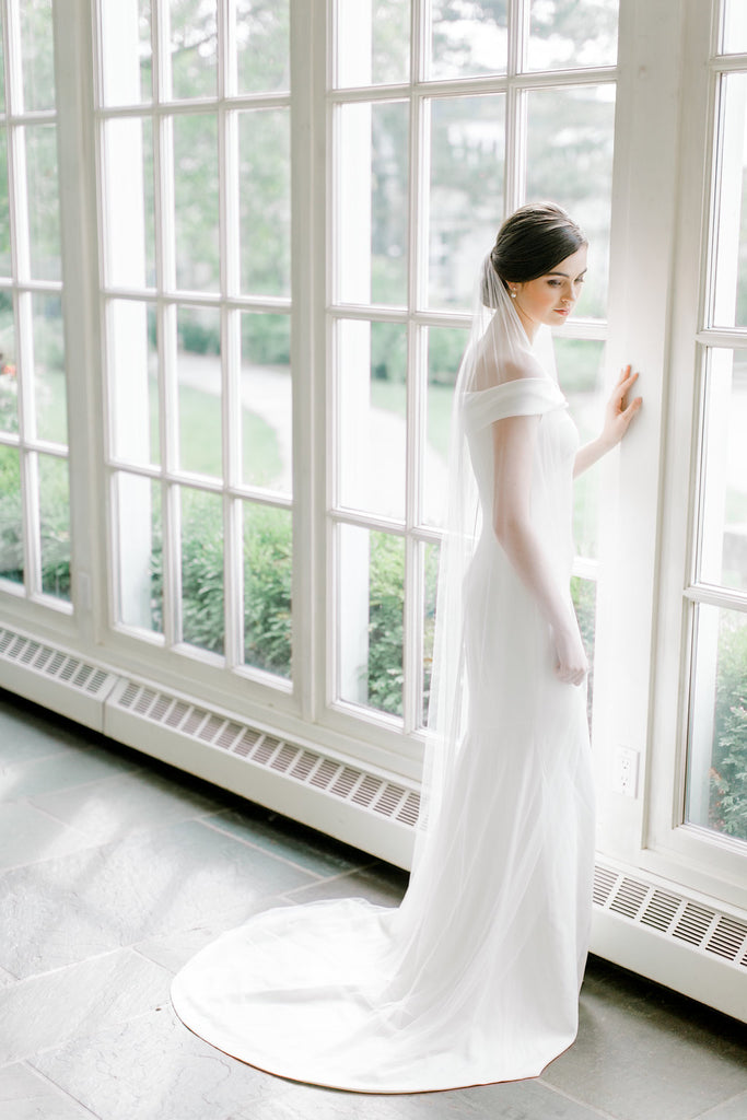 CLARA-minimalist-wedding-veil-  display picture 3