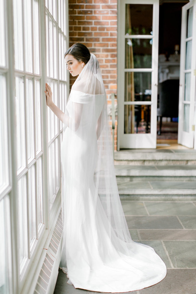 CLARA-minimalist-wedding-veil-  display picture 2