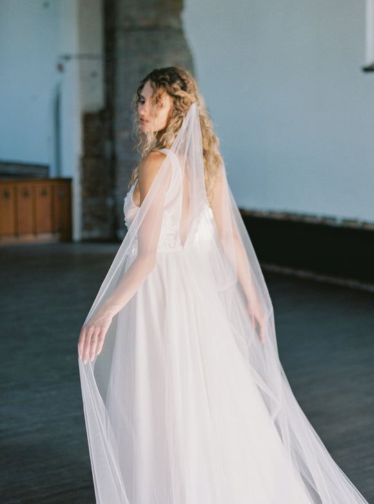 JADE draped veil