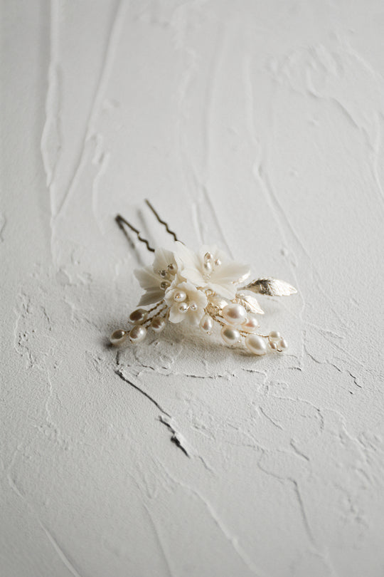 Floral hair pin with petite flowers and freshwater pearls.