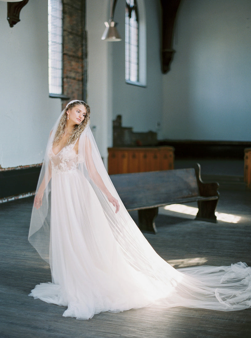 MANON Juliet cape veil with lace