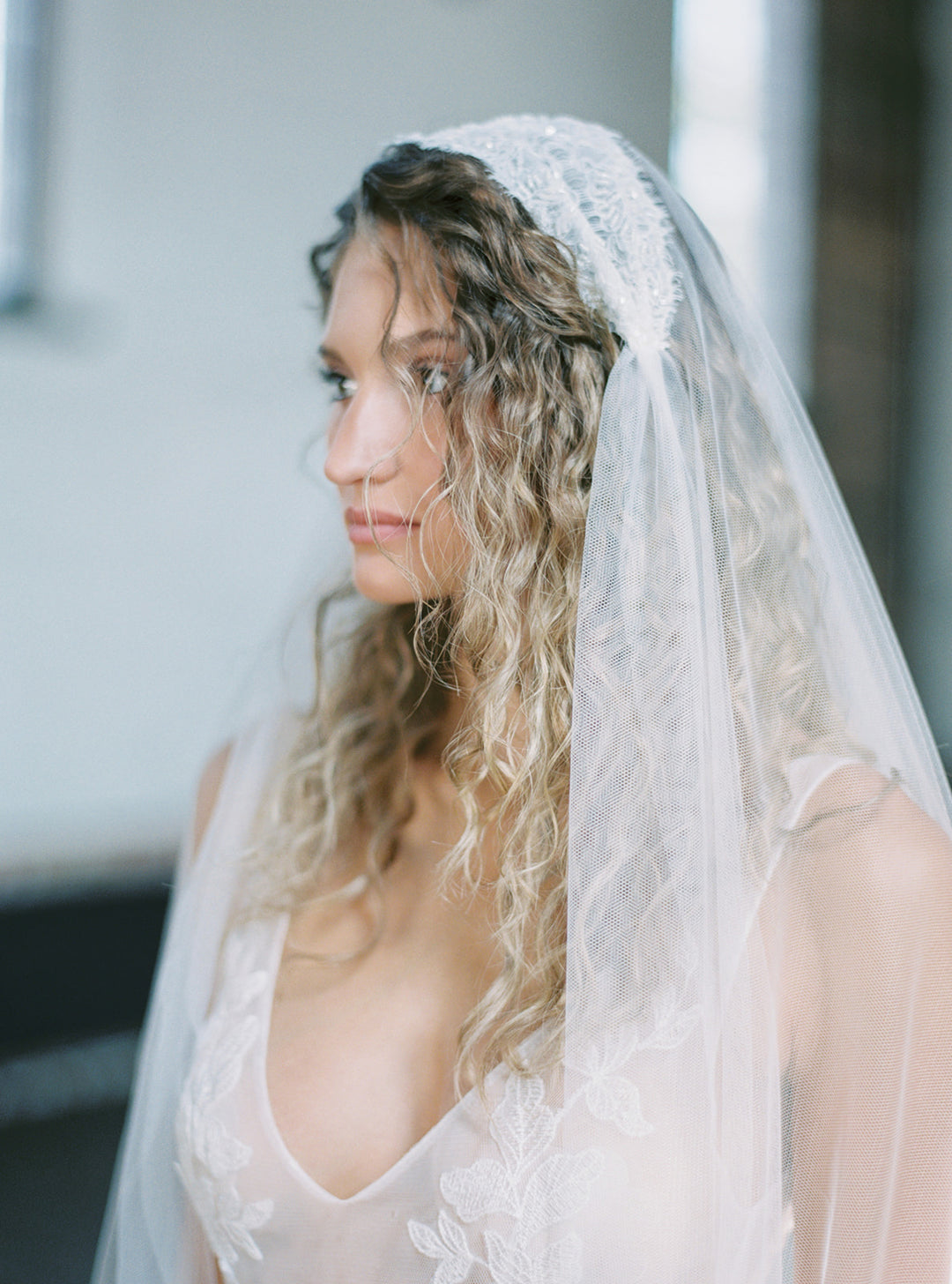 MANON  Juliet Cap Veil with Lace – Noon on the Moon