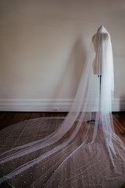 OPERA pearl veil