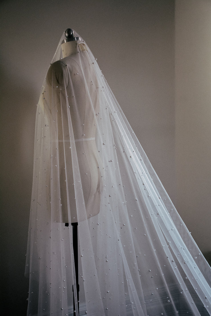 OPERA pearl veil