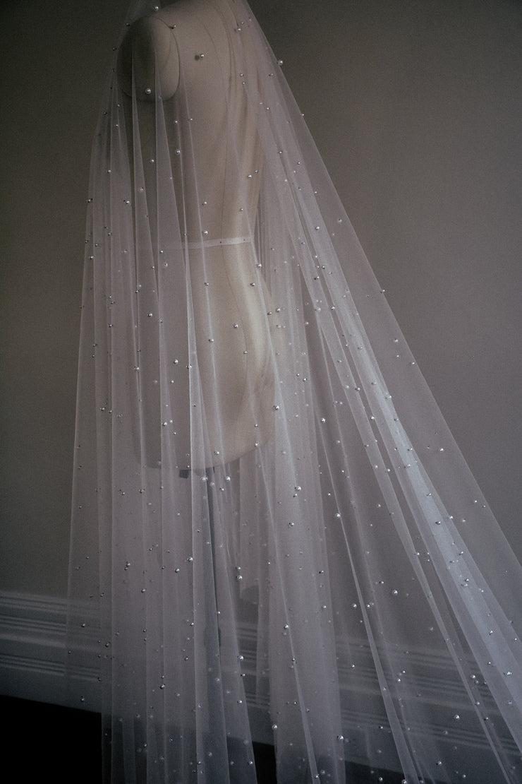 OPERA pearl veil