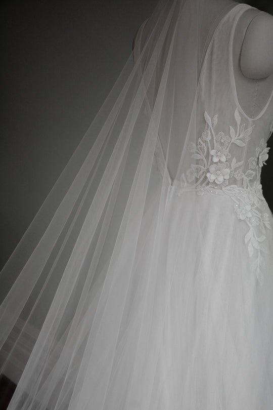PAIGE ultra sheer wedding veil