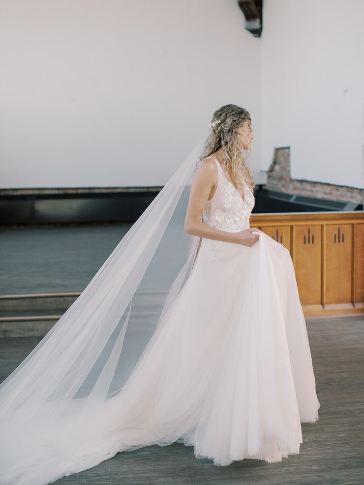 SALOME sheer bridal veil