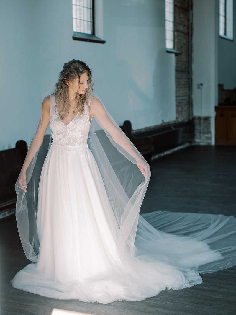 SALOME sheer bridal veil