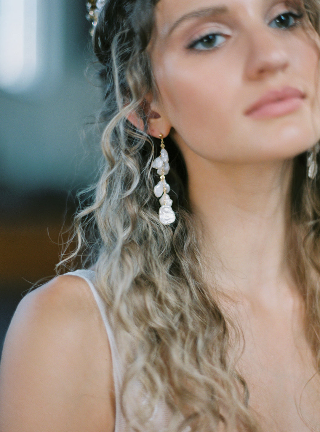 WISTERIA long pearl cluster earrings